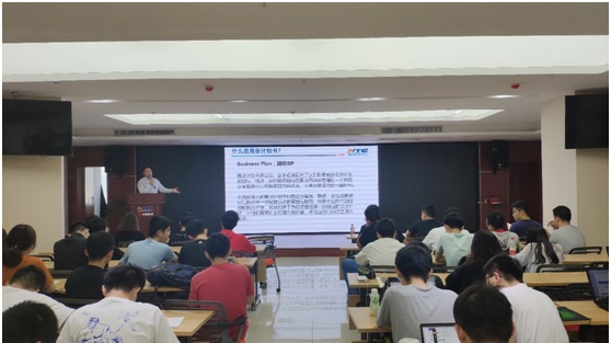 地理信息與計(jì)算機(jī)技術(shù)深度融合，第五屆“互聯(lián)網(wǎng)+”大學(xué)生創(chuàng)業(yè)大賽動(dòng)員會(huì)暨指導(dǎo)報(bào)告會(huì)圓滿召開(kāi)